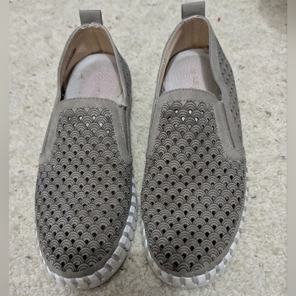 Steve Madden Shoes - Steve Madden Odonna women's size EU38gray fabric casual slipon lightweight shoes